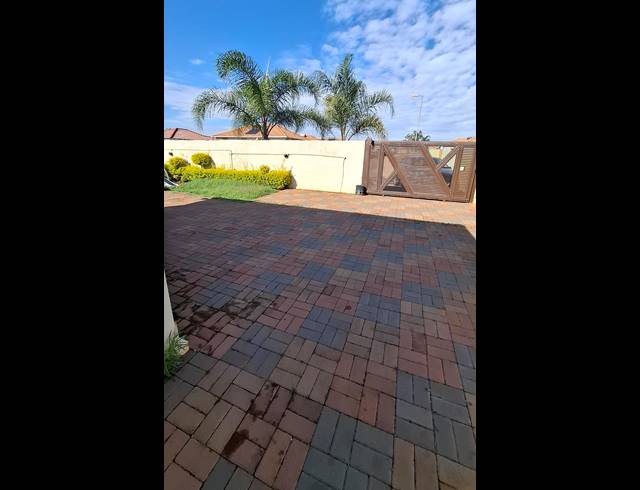 2 bed property to rent in HARTEBEESTHOEK